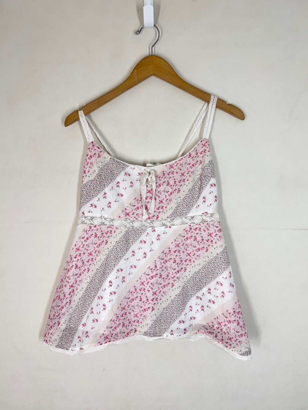 Hollister Womens Top Pink Floral Patchwork Lace Trim Cami S Y2K Boho Romantic